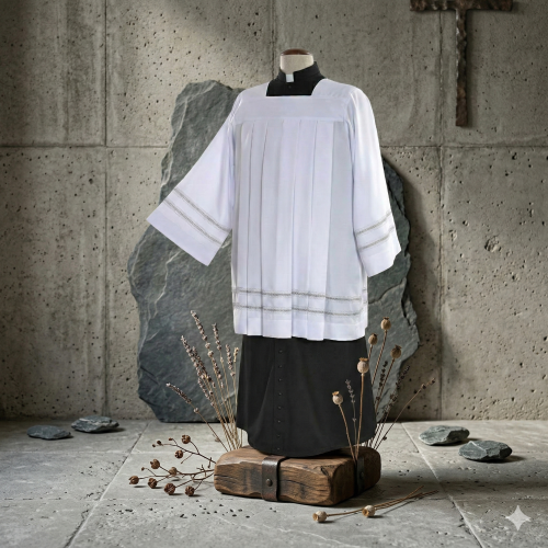 Komża kapłańska z popielatą mereżką – minimalistyczna | Szaty Liturgiczne