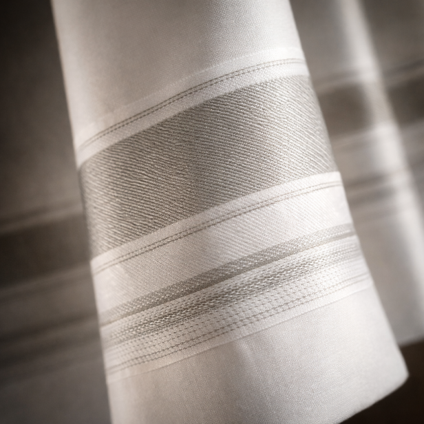 Komża kapłańska śmietankowa – wiskoza premium | Szaty Liturgiczne