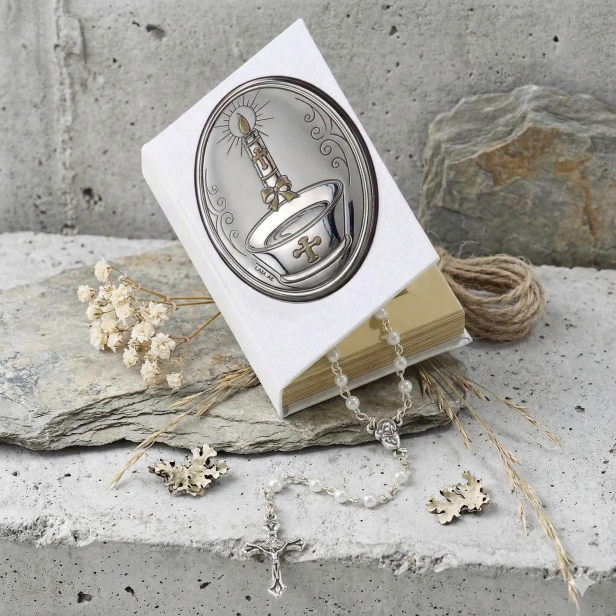 Pamiątka Chrztu Świętego – etui w formie Biblii z różańcem i srebrnym emblematem | SILVER BAPTISM™