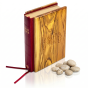 Biblia Jerozolimska (angielska) w oprawie z drzewa oliwnego – Ziemia Święta | Made in Israel™