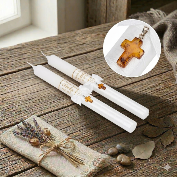 Świeca imienna z bursztynem KRZYŻYK | Linia AMBRA AURORA™ – Światło Wiary i Łaski