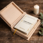 w zestawie z pudełkiem drewnianym - Pismo Święte Starego i Nowego Testamentu – Biblia w twardej oprawie z personalizacją UV