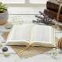 spojrzenie wewnątrz biblii - Pismo Święte w pudełku drewnianym EKO ♻ z nadrukiem UV | Pamiątka I Komunii Świętej | Biblia Paulistów