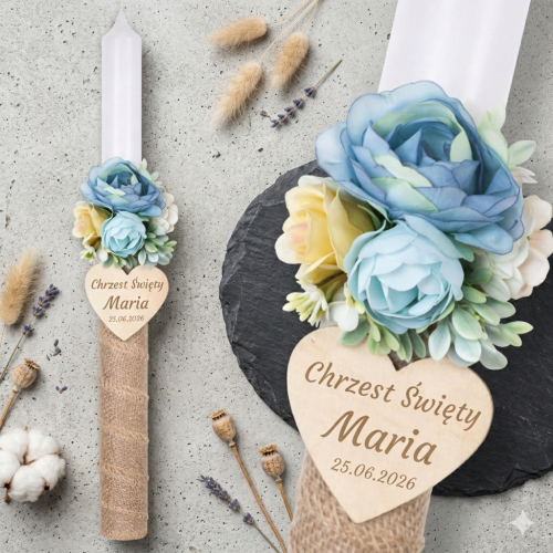 Świeca do Chrztu Świętego z drewnianym serduszkiem i kwiatami – personalizowana | Linia PURE BLOOM™
