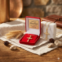 Złocony krzyżyk ornamentowy z łańcuszkiem pr. 925 – symbol wiary z dedykacją