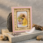 Obrazek dla dziewczynki na Chrzest Święty z Aniołem Stróżem – do samodzielnego wypisania | 22 × 17 cm