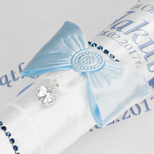 Świeca i Szatka do Chrztu „Glamour Crystal – Blask Wiary” – niebieski zestaw z kryształkiem Preciosa®