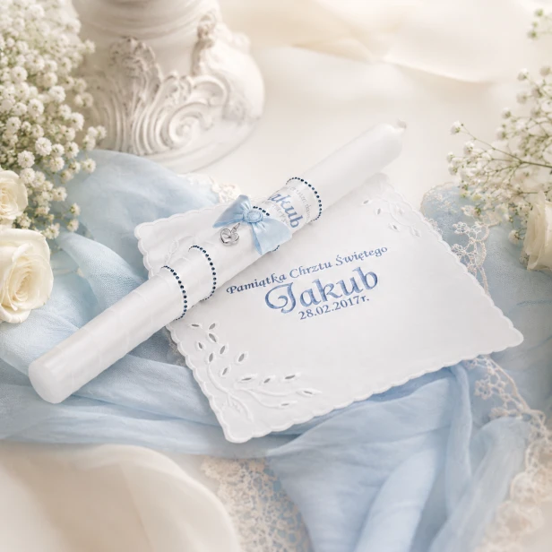 Świeca i Szatka do Chrztu „Glamour Crystal – Blask Wiary” – niebieski zestaw z kryształkiem Preciosa®