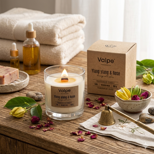 Świeca zapachowa YLANG YLANG & RÓŻA z drewnianym knotem – kwiatowy zapach