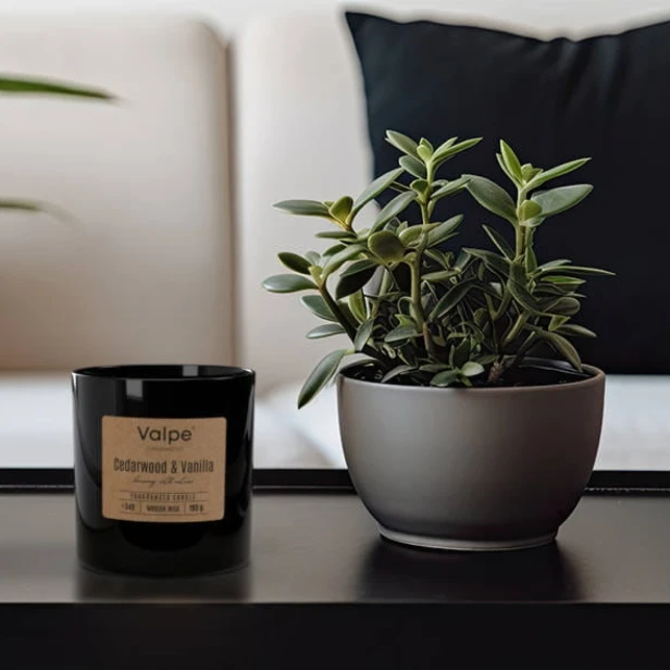 Świeca zapachowa CEDARWOOD & VANILLA z drewnianym knotem – cedr i wanilia