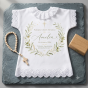 Szatka na Chrzest Święty OLIVA™ – personalizowana pamiątka z gałązką oliwną