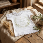 Szatka na Chrzest Święty OLIVA™ – personalizowana pamiątka z gałązką oliwną