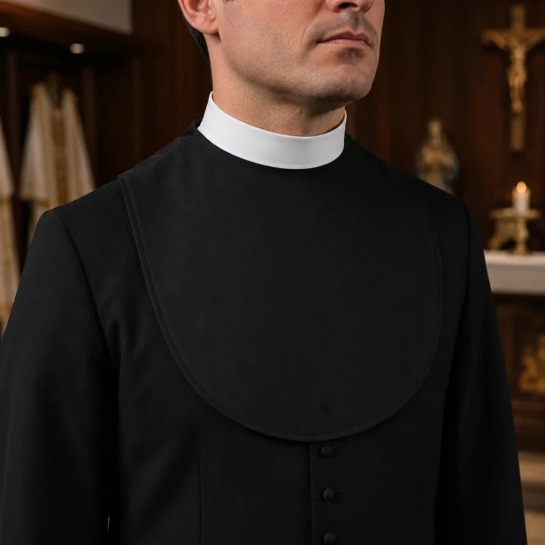 Koloratka kaplańska z pektorałem i guzikiem | Szaty liturgiczne