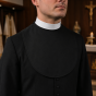 Koloratka kaplańska z pektorałem i guzikiem | Szaty liturgiczne