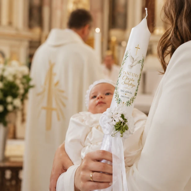 Świeca COLUMBA™ z ozdobnym stroikiem – ujęcie boczne