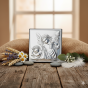 Obrazek srebrny Anioł Stróż 16×16 na ciemnym drewnie | SILVER BAPTISM™