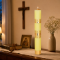 Świeca olejowa liturgiczna żółta ze złotym zdobieniem i wkładem – 40 cm
