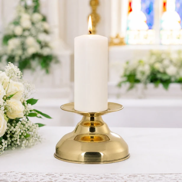 Lichtarz mosiężny – klasyczna podstawka pod świecę ołtarzową i liturgiczna