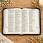 Biblia Paulistów Stary i Nowy Testament – wnętrze Pisma Świętego