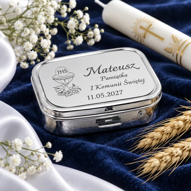 Pudełko metalowe na różaniec z grawerem IHS – Pamiątka I Komunii Świętej | Linia MEMORIA CLASSIC™