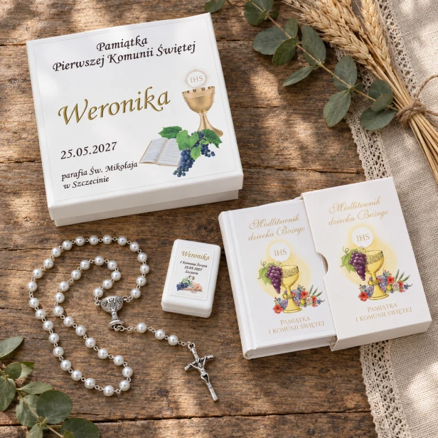 Zestaw komunijny BIEL – książeczka i różaniec w pudełeczku z imieniem | Pamiątka I Komunii Świętej