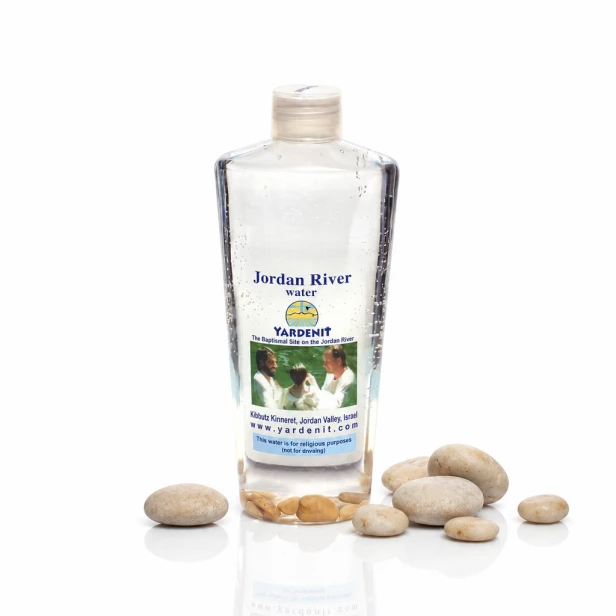 Woda święcona z rzeki Jordan z kamieniami z Betlejem – 250 ml | Ziemia Święta™