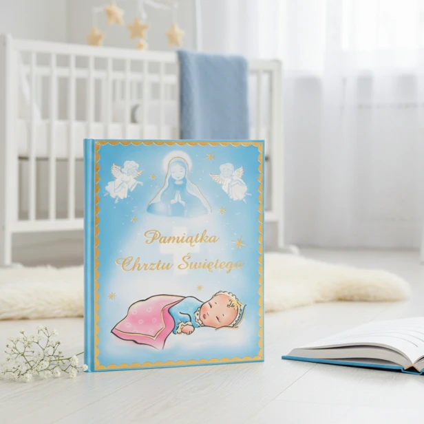 Aranżacja prezentowa – błękitny album pamiątkowy na Chrzest