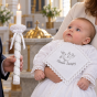 Srebrna świeca i szatka chrzcielna