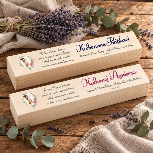Dwa personalizowane pudełka z naturalnego drewna