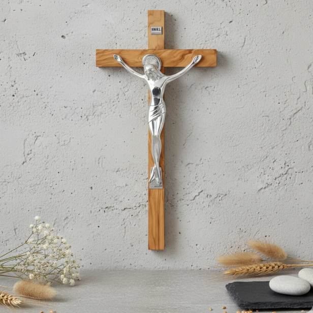 Krzyż włoski z drewna oliwnego – nowoczesny krucyfiks 23 cm na ścianę