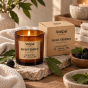 Świeca zapachowa Bay Leaf & Blackberry – elegancka świeca w szkle na prezent