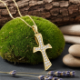 Złocony krzyż TAU ze srebra 925 – detal zawieszki religijnej
