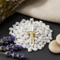 Srebrno-złoty krucyfiks z Jezusem – zawieszka religijna na kamieniach