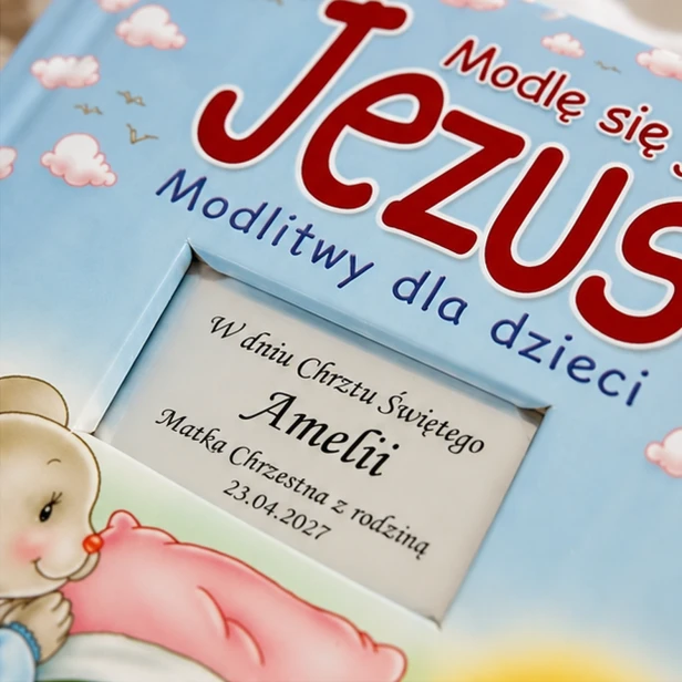 Modlitewnik Modlę się jak Jezus – zbliżenie okładki i personalizacji