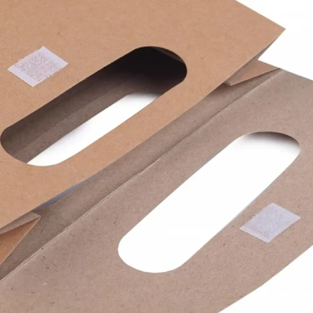 Torebka papierowa kraft z okienkiem – zbliżenie uchwytu i konstrukcji