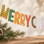 Girlanda Merry Christmas – zbliżenie kolorowych liter