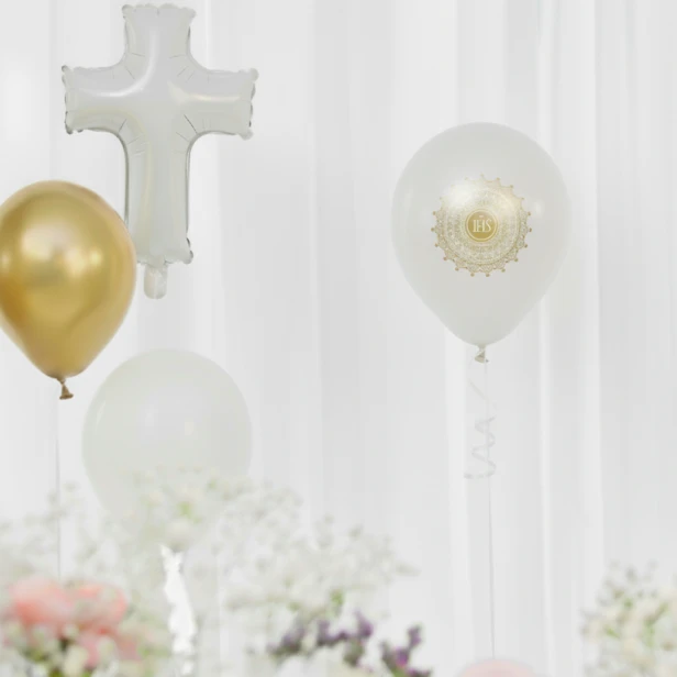 Balon komunijny biały 30 cm – klasyczna aranżacja