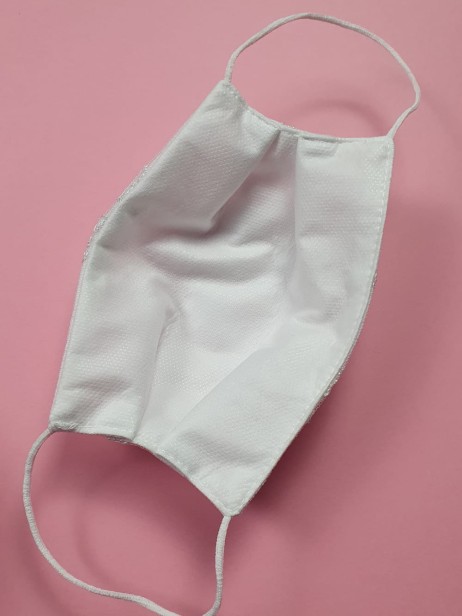 Maseczka do Komunii z delikatnym haftem i perełkami