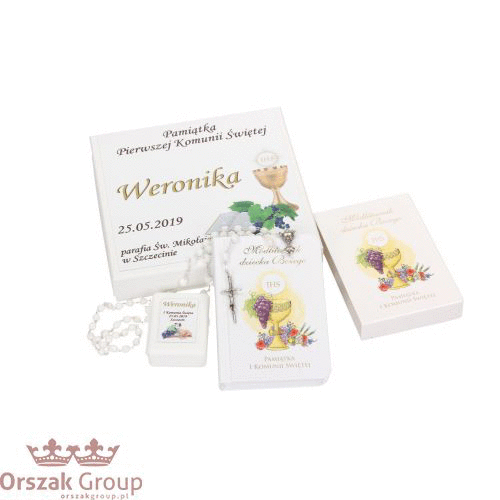 Książeczka i różaniec w eleganckim pudełeczku z imieniem BIEL